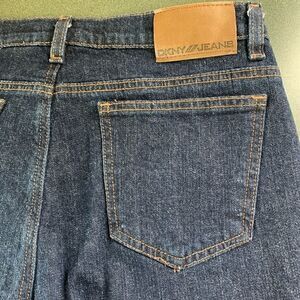 Dkny jeans 8 actual 30/31.5 rise 9 hips 38 stretch